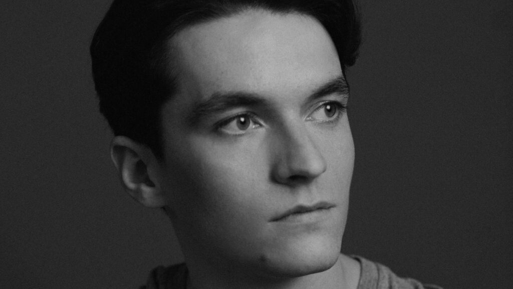 FIONN WHITEHEAD TO STAR IN NEW DIGITAL PRODUCTION OF THE PICTURE OF DORIAN GRAY
